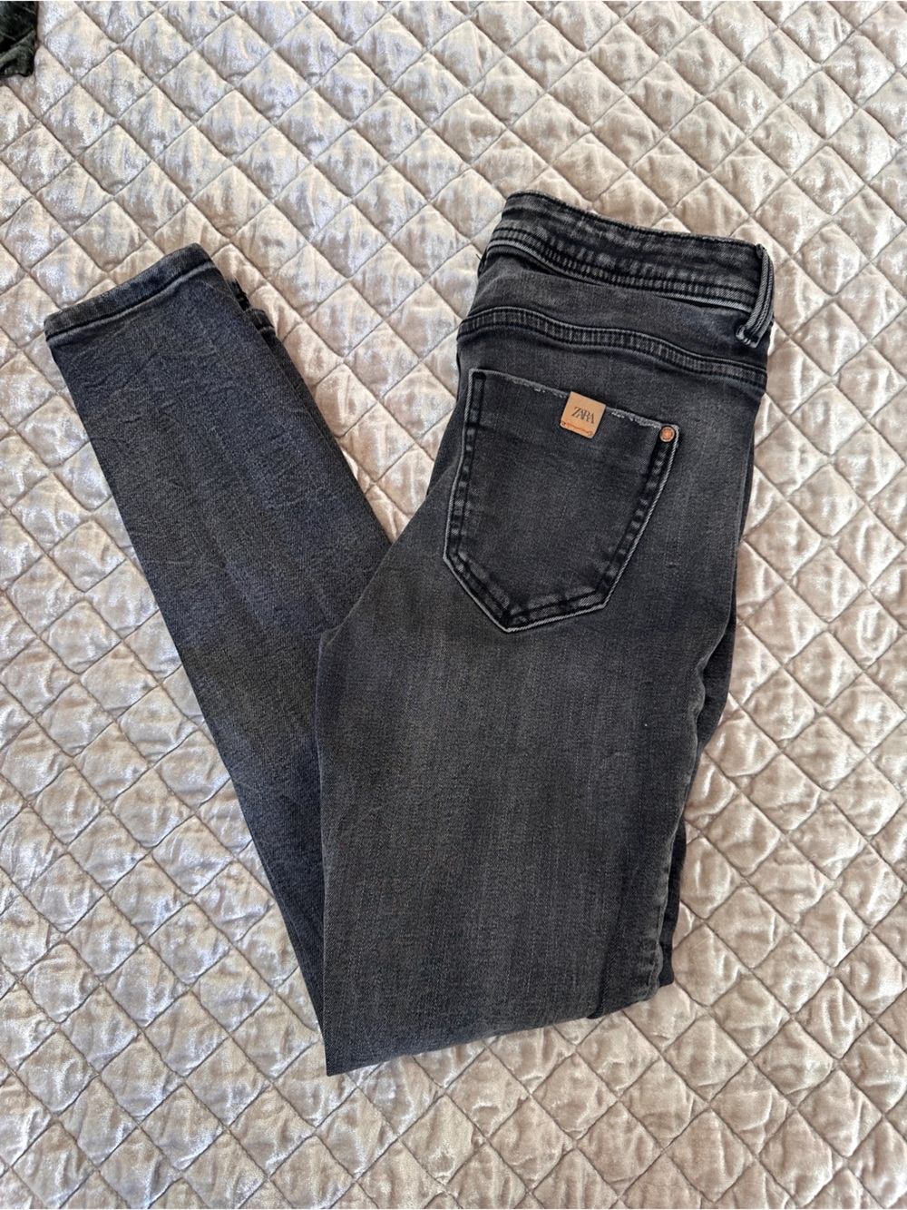 Zara Women’s Skinny Jeans in Washed Black